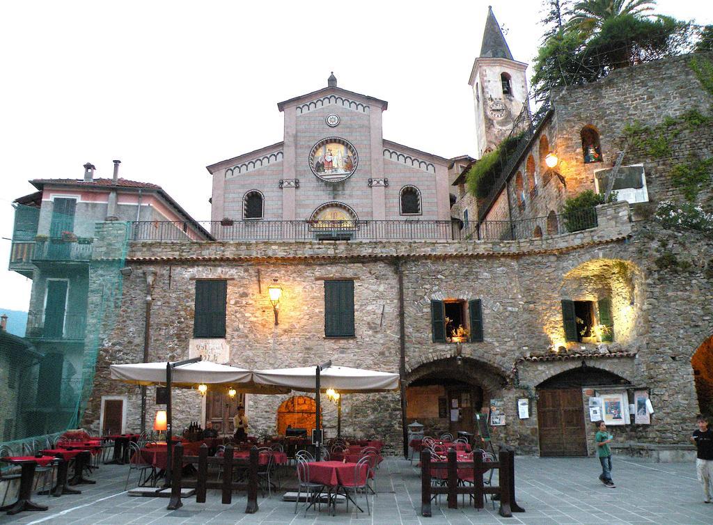Muntaecara Hotel Diffuso Apricale Exterior photo