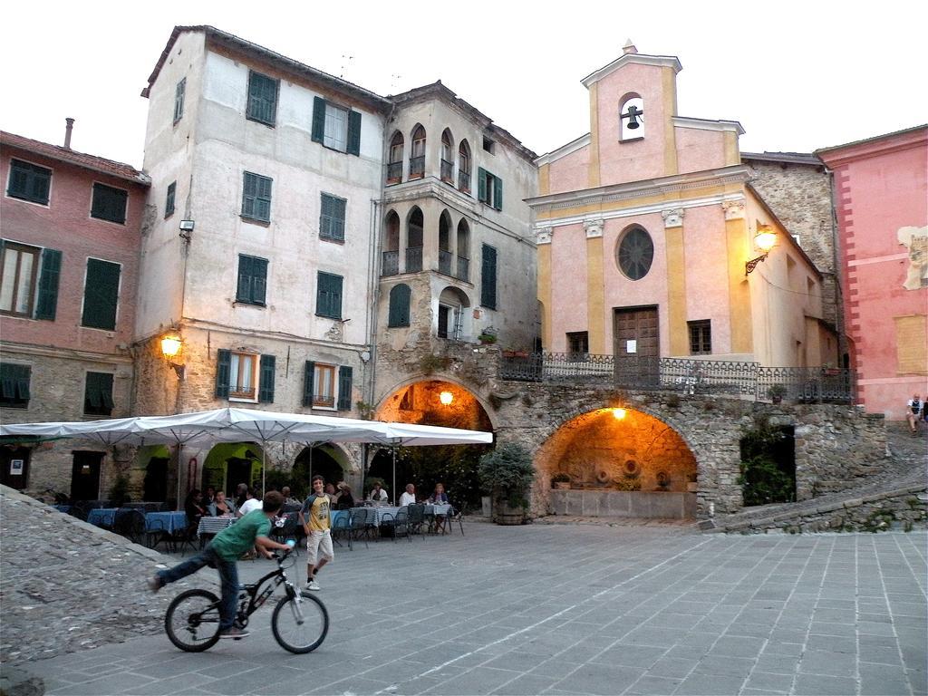 Muntaecara Hotel Diffuso Apricale Exterior photo