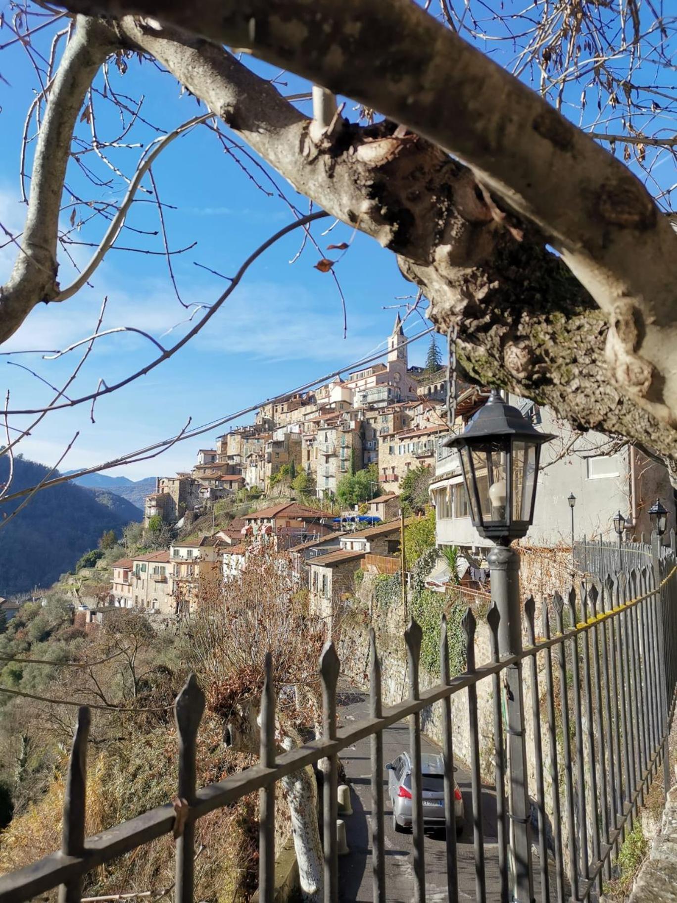 Muntaecara Hotel Diffuso Apricale Exterior photo