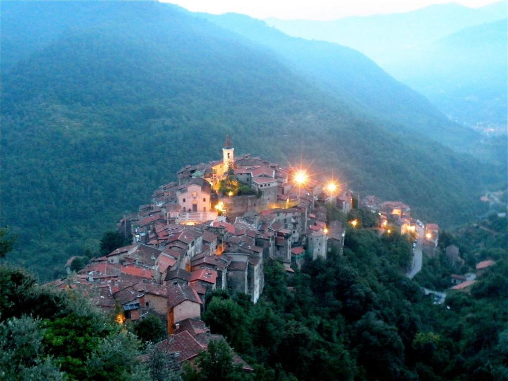 Muntaecara Hotel Diffuso Apricale Exterior photo